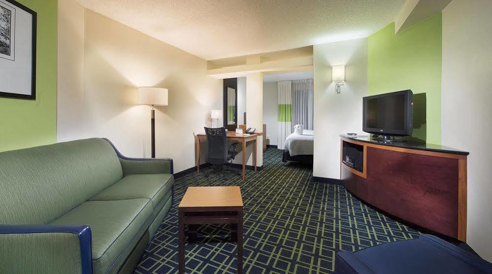 נורת' צ'רלסטון Fairfield Inn & Suites By Marriott Charleston Airport/Convention Center מראה חיצוני תמונה